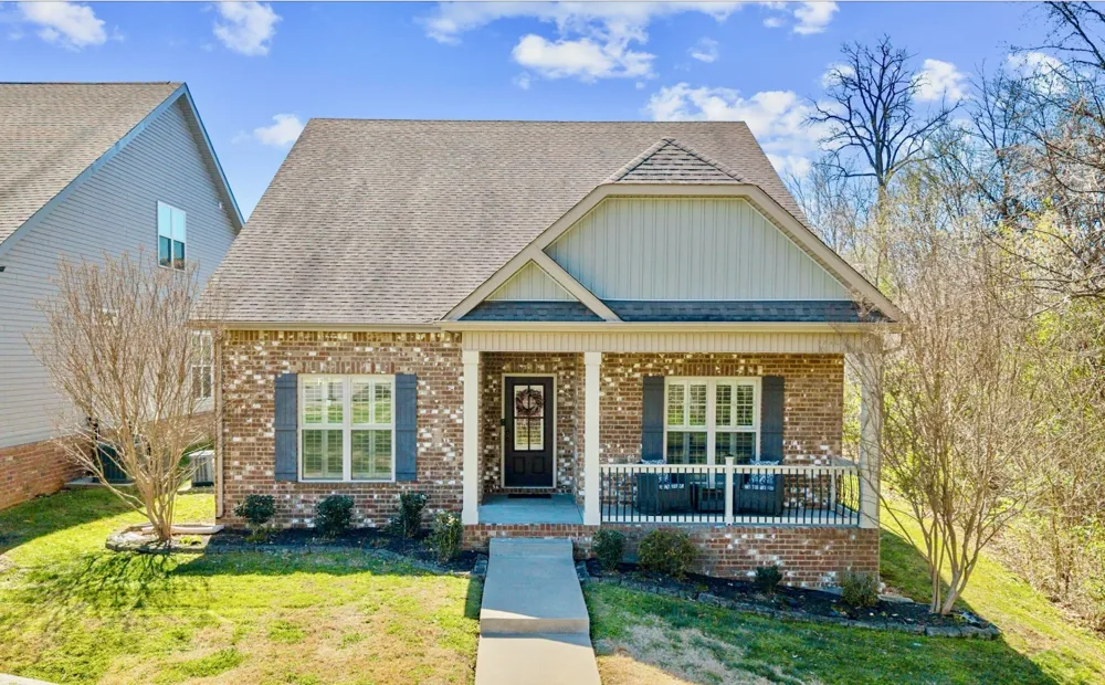 214 Whitman Aly Clarksville, TN 37043