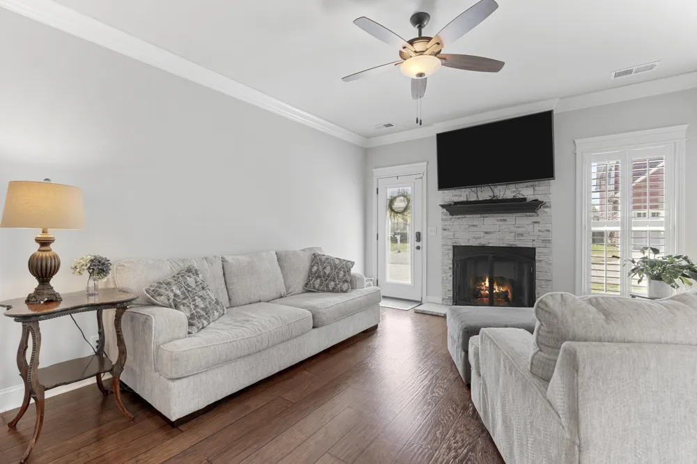 214 Whitman Aly Clarksville, TN 37043