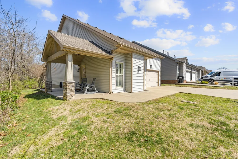 214 Whitman Aly Clarksville, TN 37043