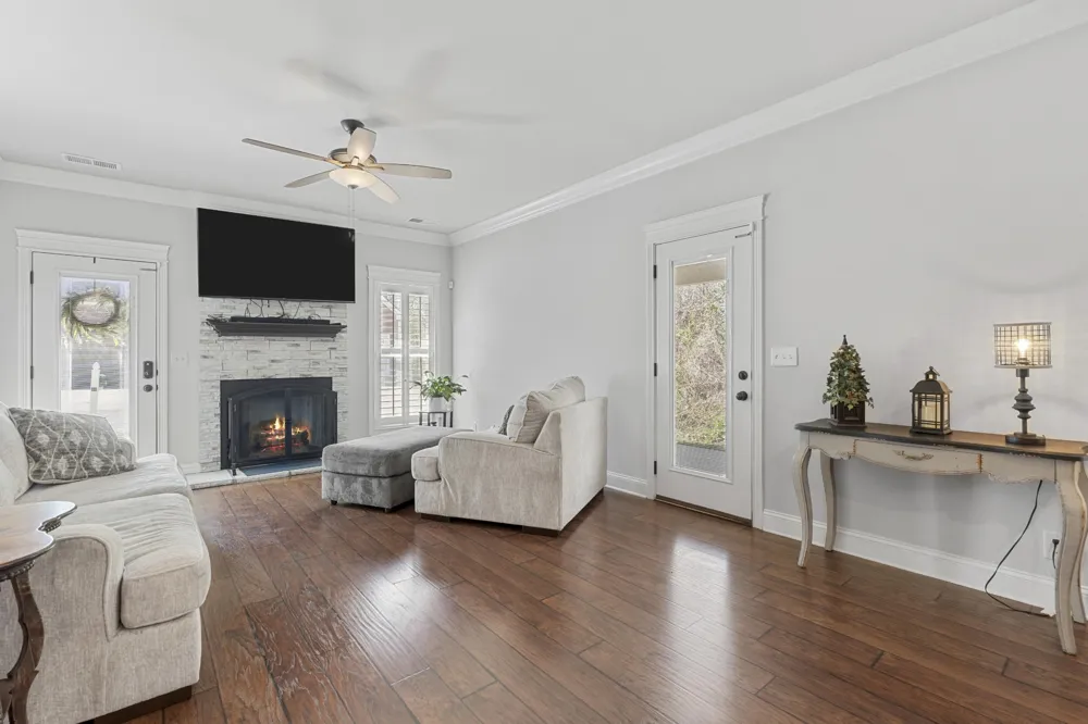 214 Whitman Aly Clarksville, TN 37043