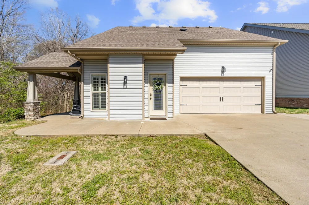214 Whitman Aly Clarksville, TN 37043