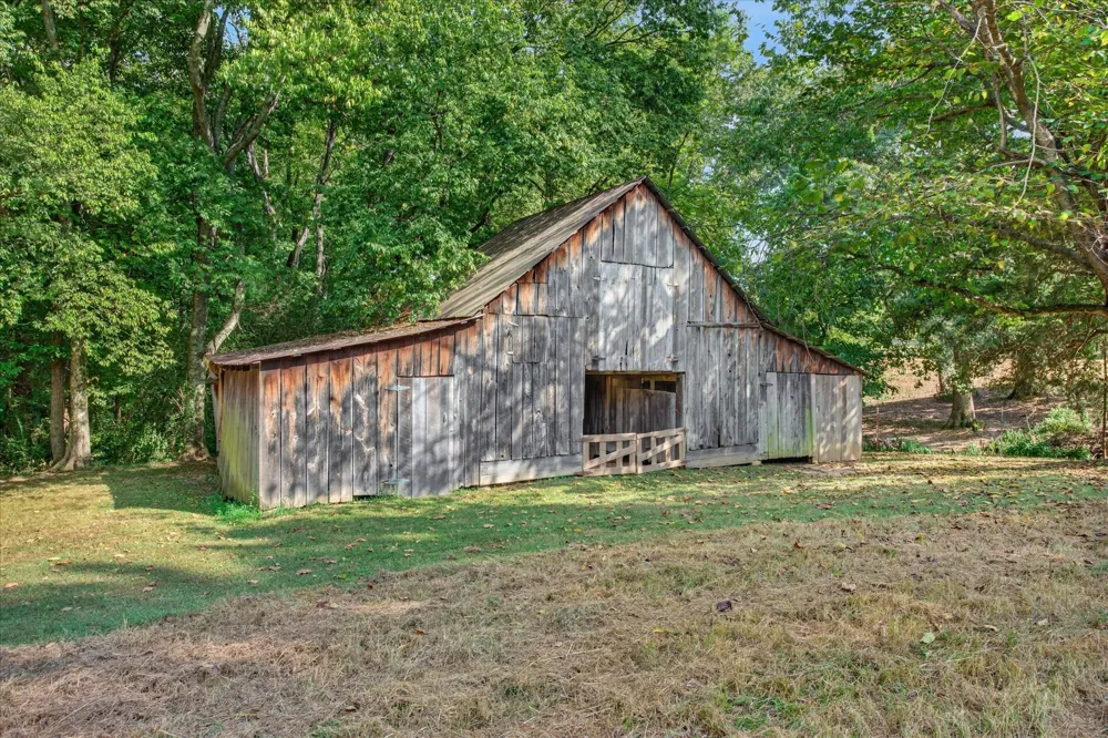1700 Parchman Rd Clarksville, TN 37040