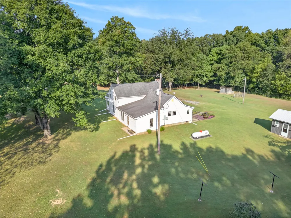1700 Parchman Rd Clarksville, TN 37040