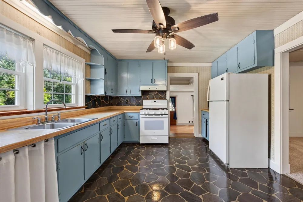 1700 Parchman Rd Clarksville, TN 37040