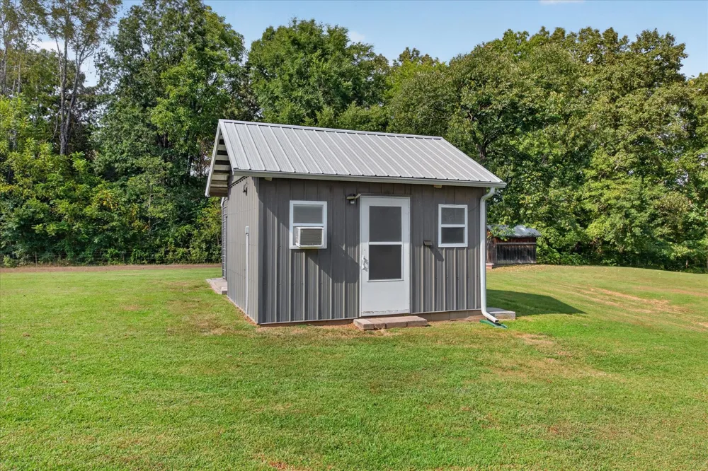 1700 Parchman Rd Clarksville, TN 37040