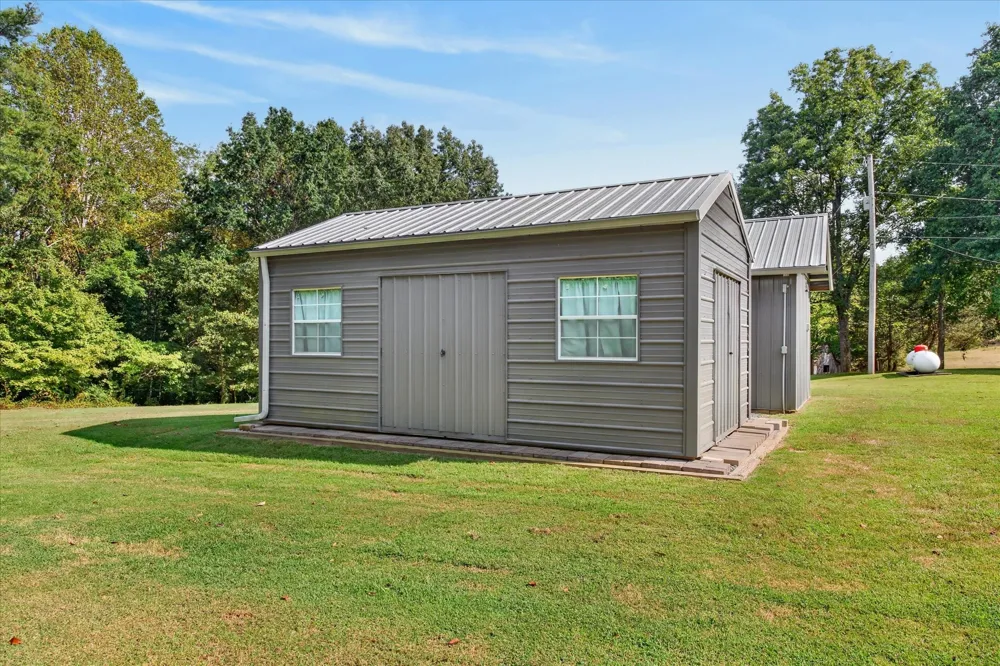 1700 Parchman Rd Clarksville, TN 37040