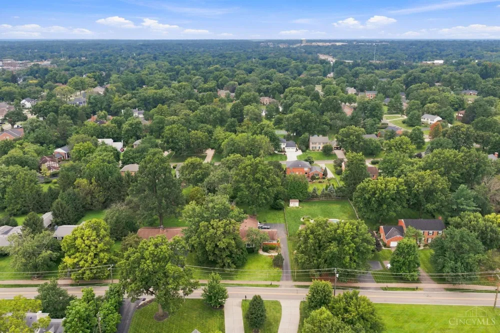 9871 Zig Zag Road Montgomery, OH 45242