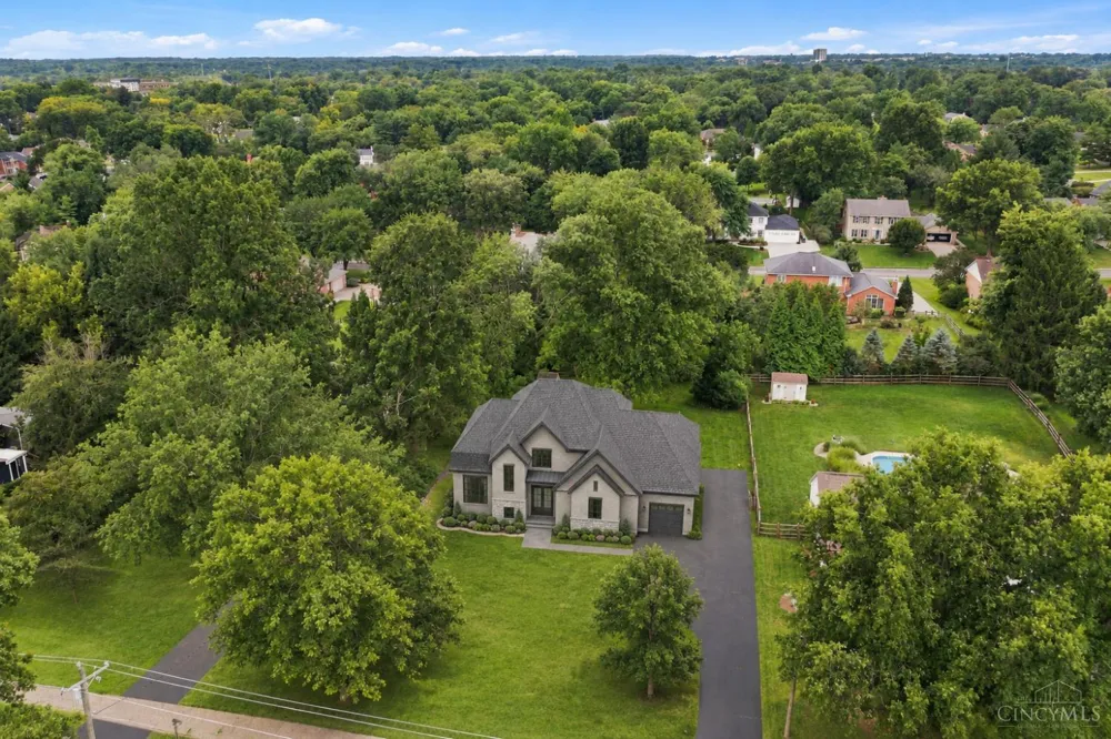 9871 Zig Zag Road Montgomery, OH 45242
