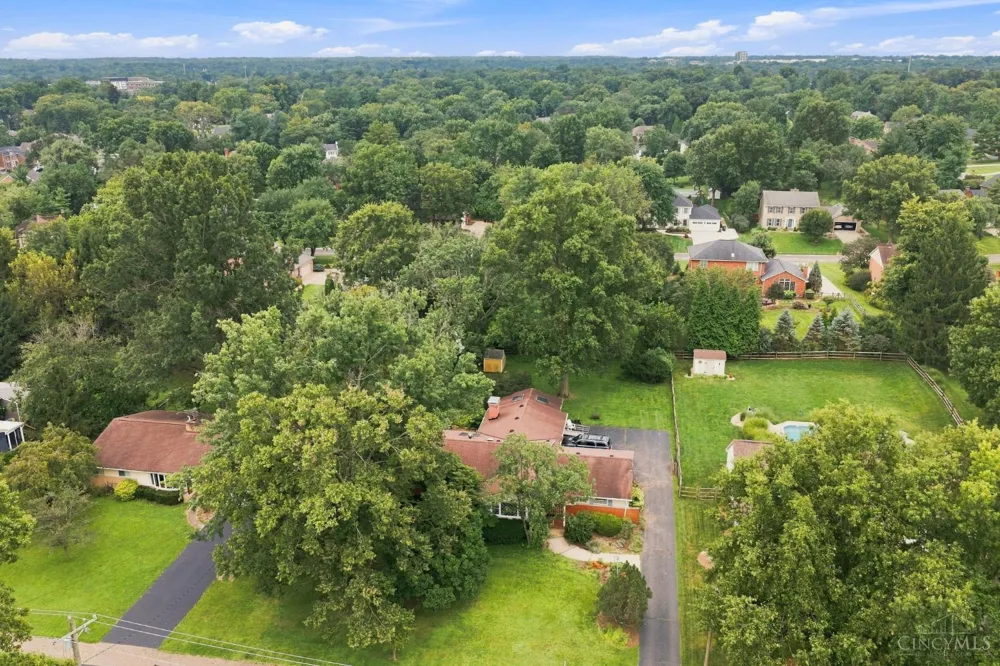 9871 Zig Zag Road Montgomery, OH 45242