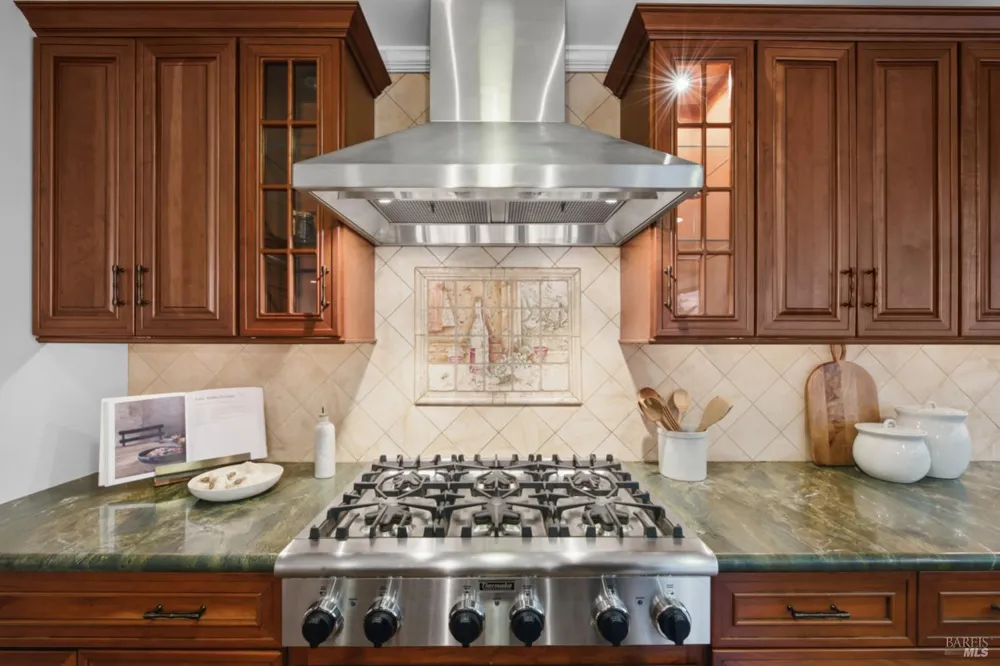 107 Baruna Court Novato, CA 94945