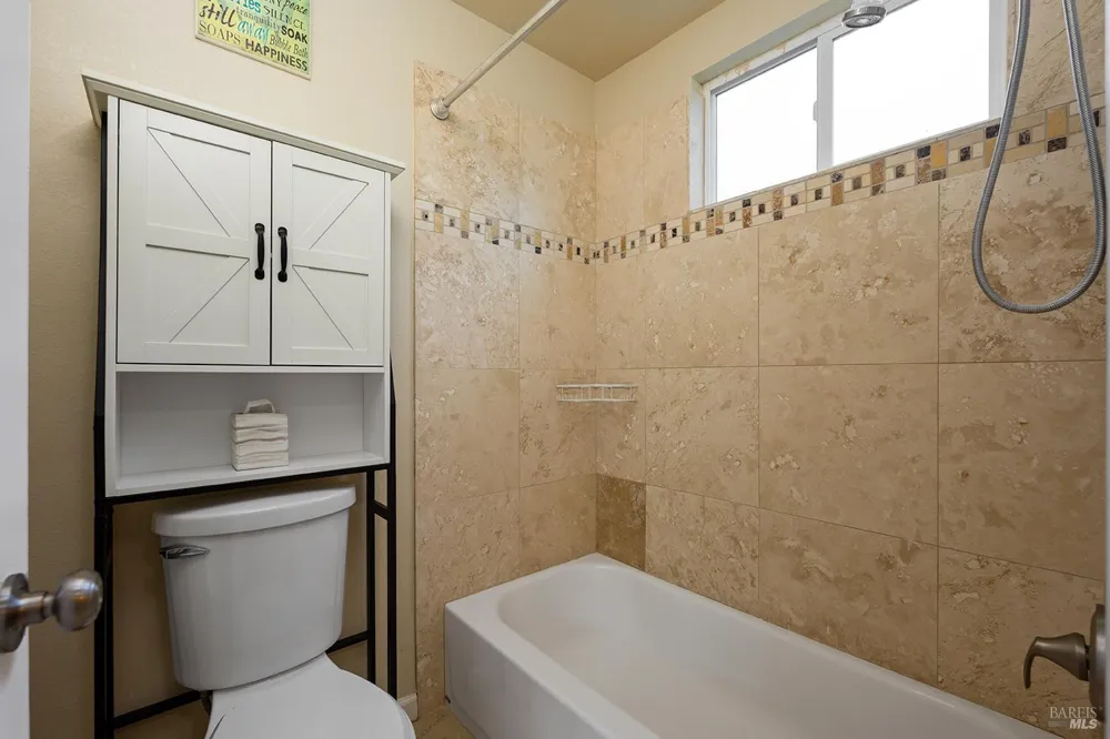 5305 San Luis Avenue Santa Rosa, CA 95409