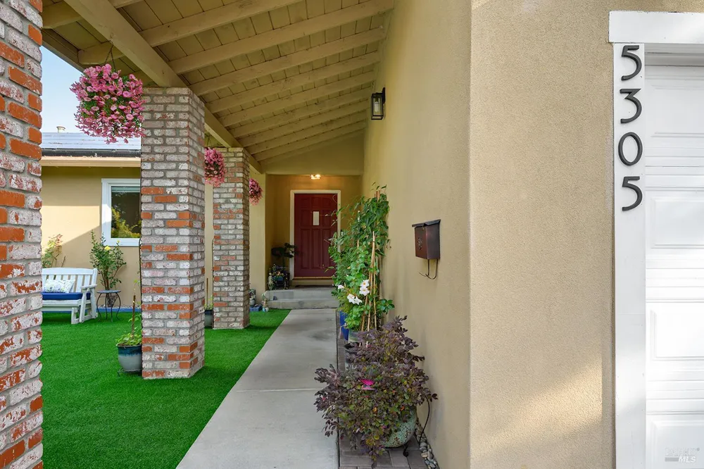 5305 San Luis Avenue Santa Rosa, CA 95409