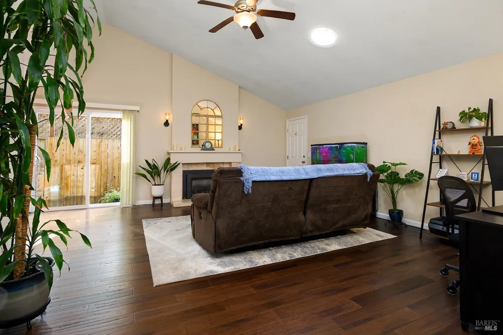 5305 San Luis Avenue Santa Rosa, CA 95409