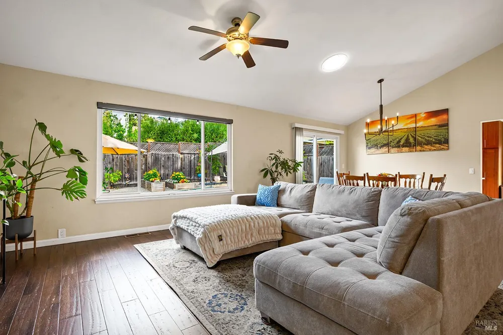 5305 San Luis Avenue Santa Rosa, CA 95409