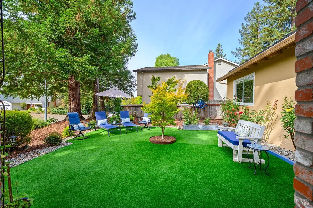 5305 San Luis Avenue Santa Rosa, CA 95409