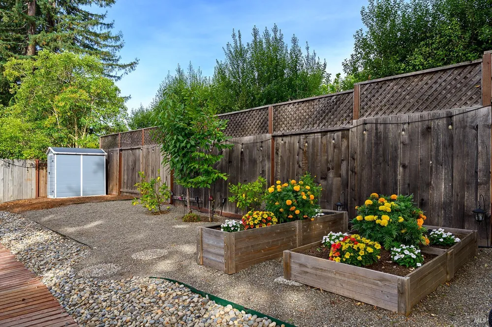 5305 San Luis Avenue Santa Rosa, CA 95409