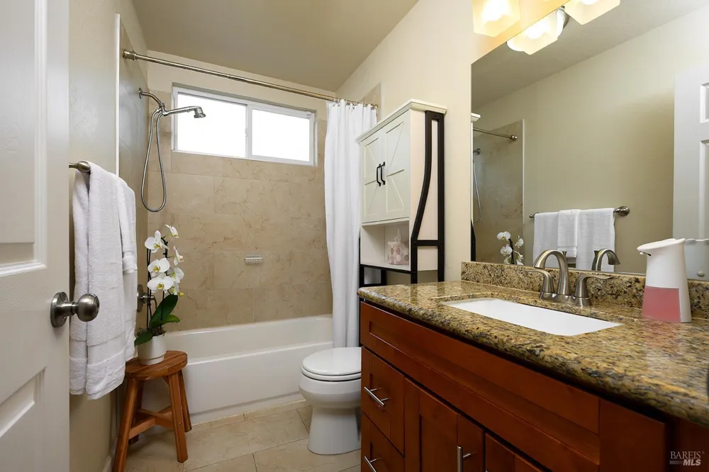 5305 San Luis Avenue Santa Rosa, CA 95409