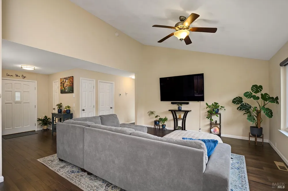 5305 San Luis Avenue Santa Rosa, CA 95409