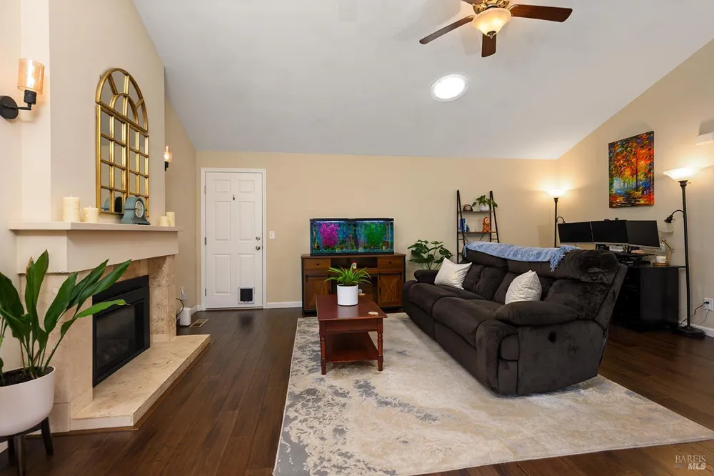 5305 San Luis Avenue Santa Rosa, CA 95409