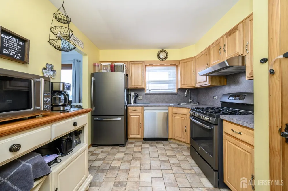 71 Aberdeen Avenue Iselin, NJ 08830