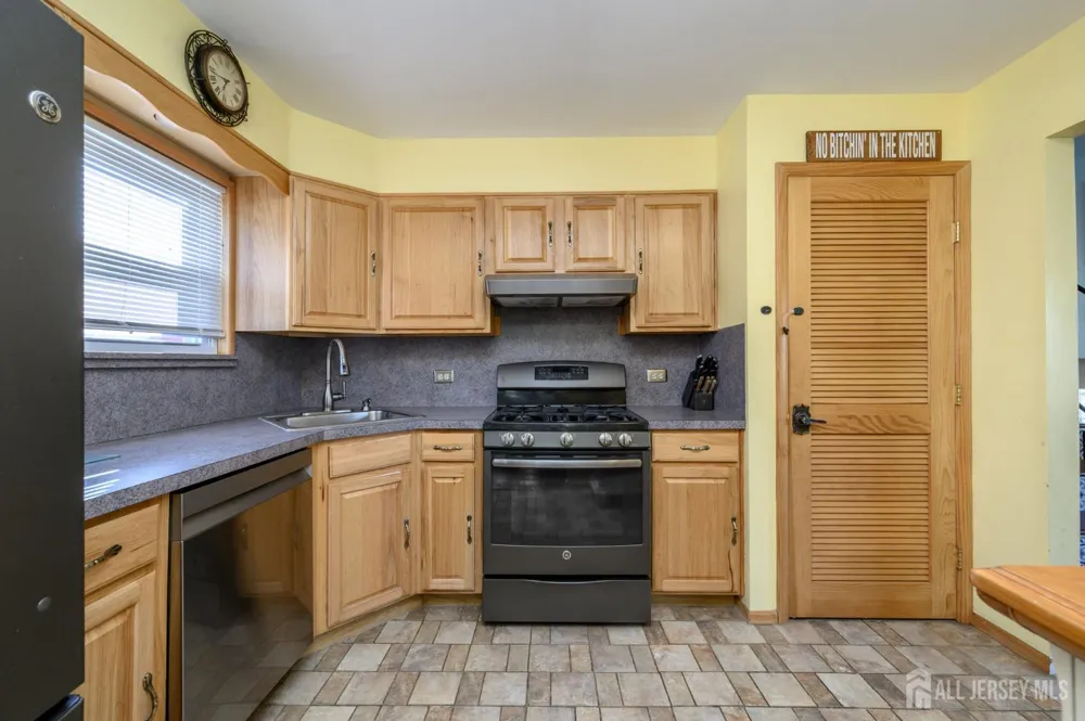 71 Aberdeen Avenue Iselin, NJ 08830