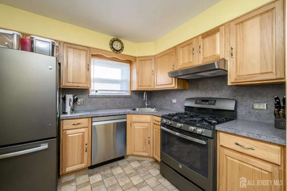 71 Aberdeen Avenue Iselin, NJ 08830