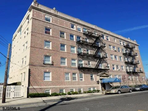 2 S Hartford Ave