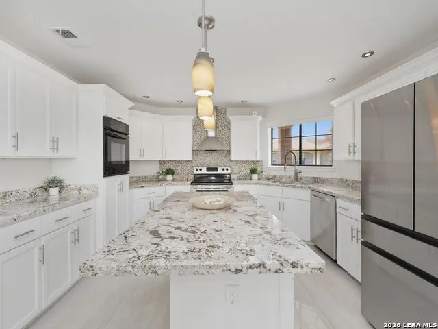 1147 Quail Hollow Laredo, TX 78045