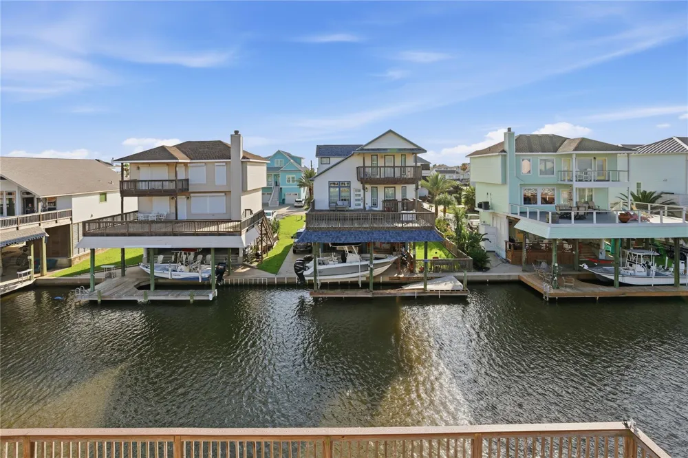 414 Westerly Tiki Island, TX 77554