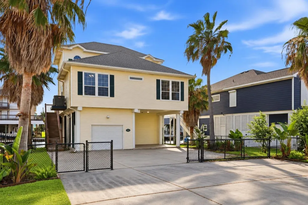 414 Westerly Tiki Island, TX 77554