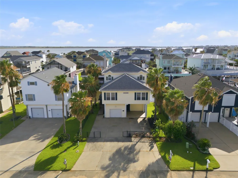 414 Westerly Tiki Island, TX 77554