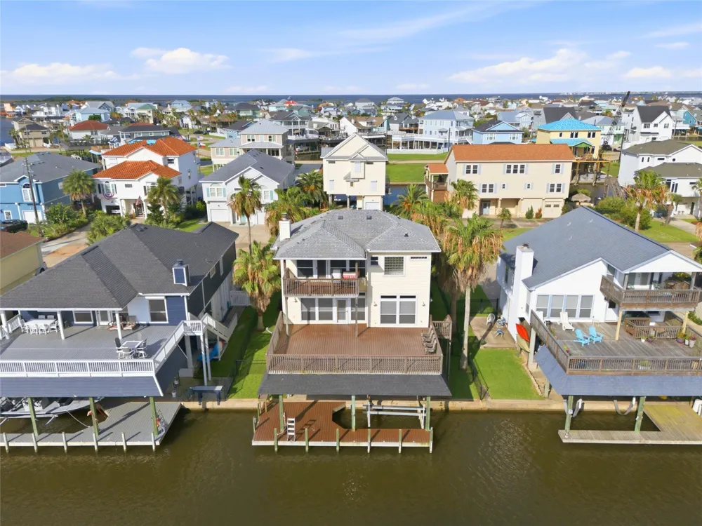 414 Westerly Tiki Island, TX 77554