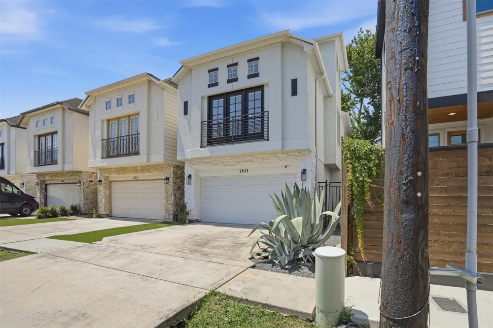 2513 Detering Street Houston, TX 77007