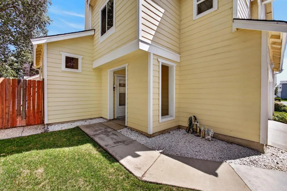 6416 Laguna Mirage Lane Elk Grove, CA 95758