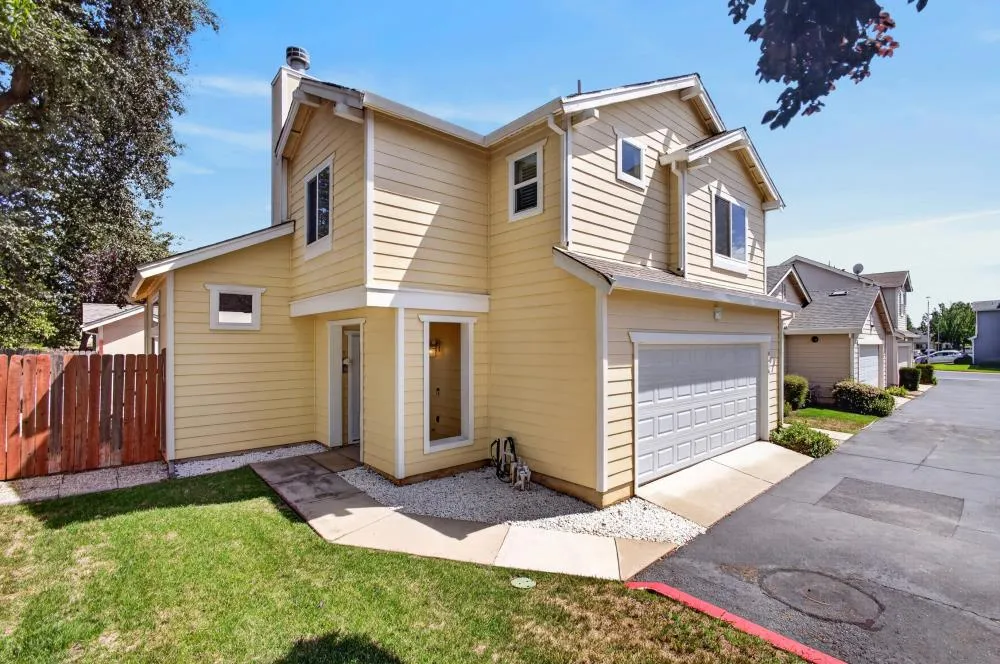 6416 Laguna Mirage Lane Elk Grove, CA 95758