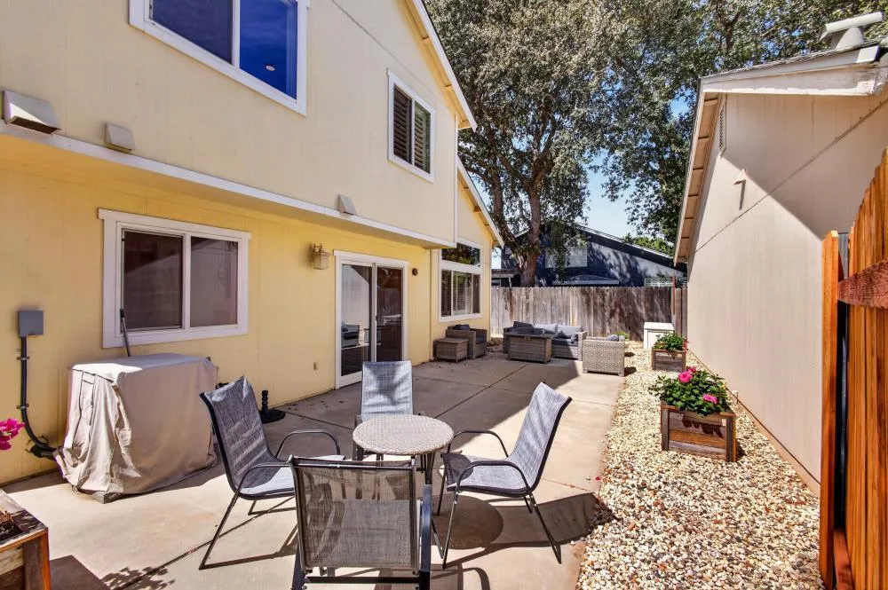 6416 Laguna Mirage Lane Elk Grove, CA 95758