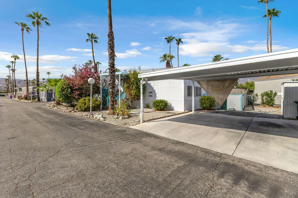 35 Sand Creek Creek Cathedral City, CA 92234
