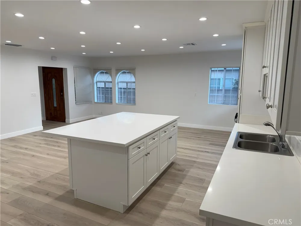 7307 Tyrone Van Nuys, CA 91405