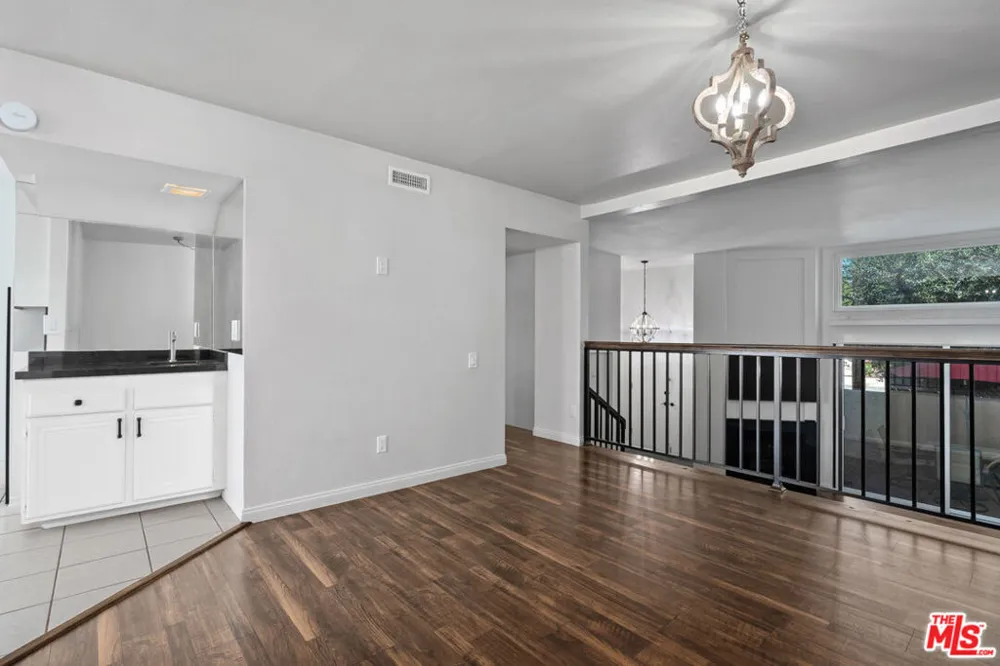 6225 Shoup Avenue #109 Woodland Hills, CA 91367