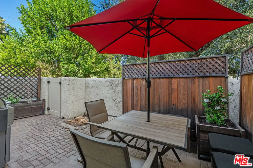 6225 Shoup Avenue #109 Woodland Hills, CA 91367
