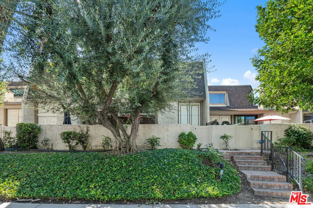 6225 Shoup Avenue #109 Woodland Hills, CA 91367