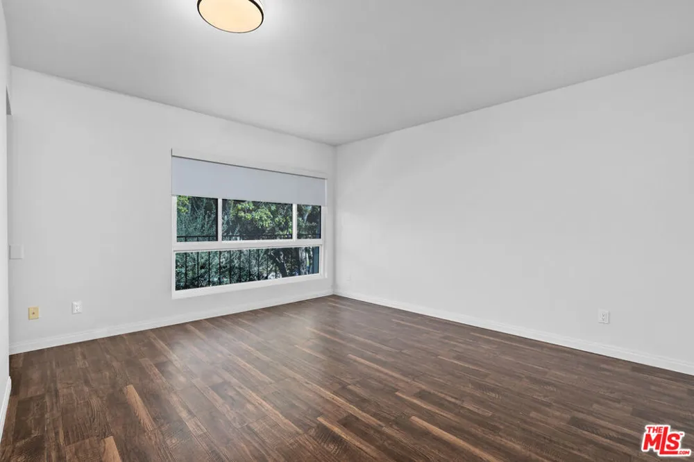 6225 Shoup Avenue #109 Woodland Hills, CA 91367