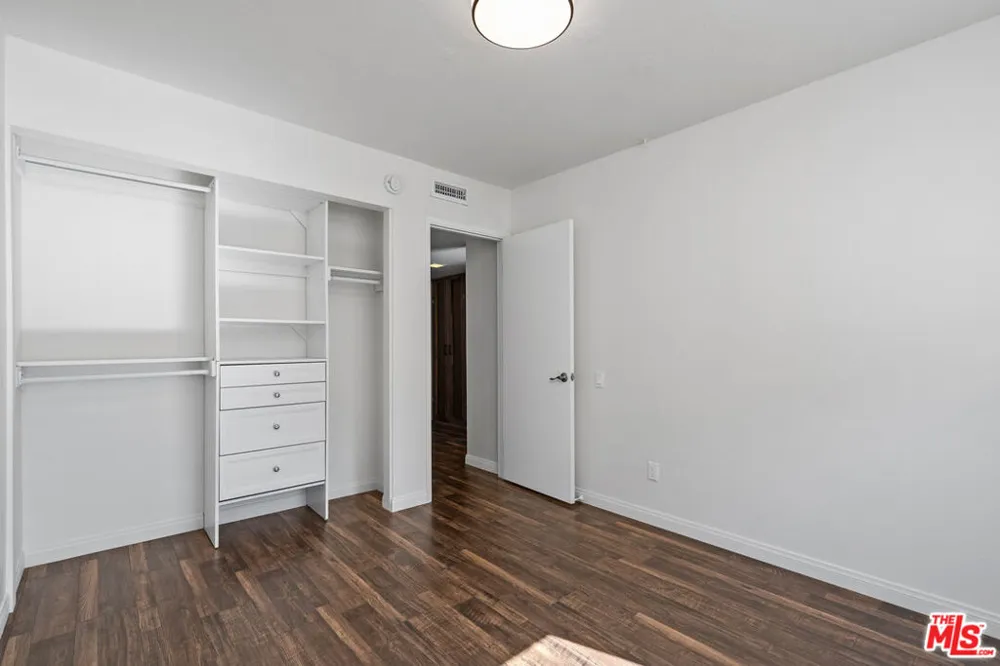 6225 Shoup Avenue #109 Woodland Hills, CA 91367