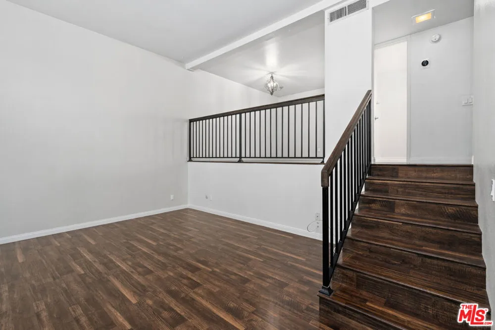 6225 Shoup Avenue #109 Woodland Hills, CA 91367
