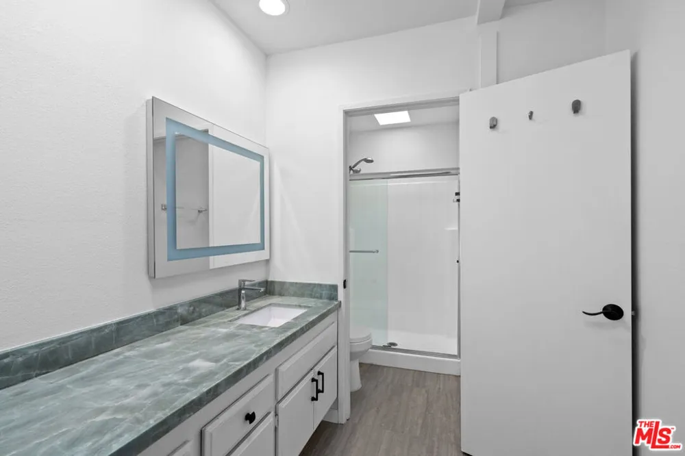 6225 Shoup Avenue #109 Woodland Hills, CA 91367