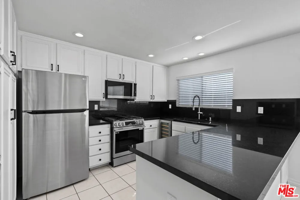 6225 Shoup Avenue #109 Woodland Hills, CA 91367