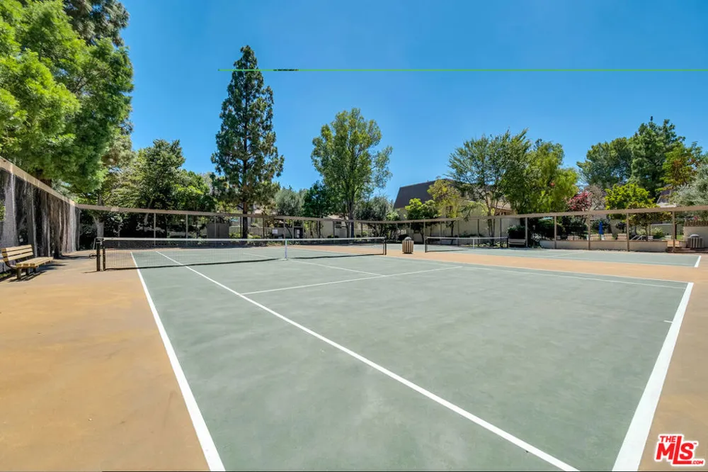 6225 Shoup Avenue #109 Woodland Hills, CA 91367