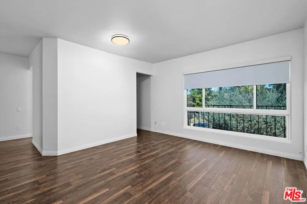 6225 Shoup Avenue #109 Woodland Hills, CA 91367