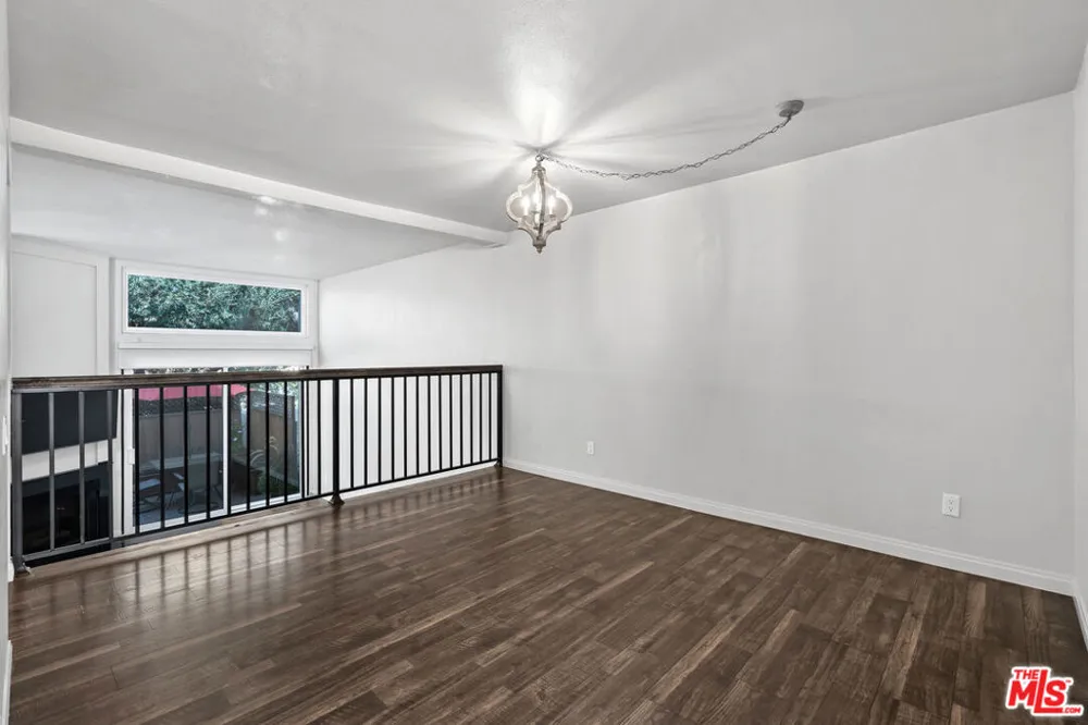 6225 Shoup Avenue #109 Woodland Hills, CA 91367