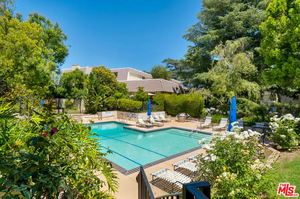 6225 Shoup Avenue #109 Woodland Hills, CA 91367
